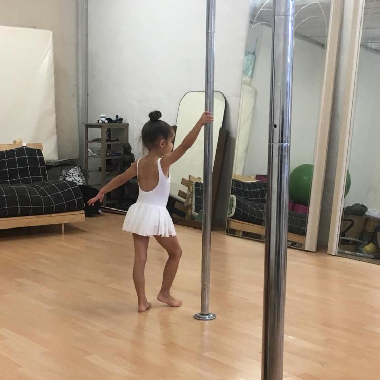 Ecole PoleDance-BienEtre _Première Position bis